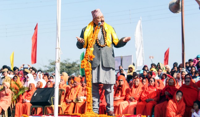 Satpalji Maharaj addressing the first day of the Sadhbhavna Sammelan