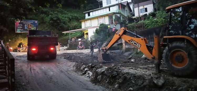 Restore two-way traffic, resume repair work after Dasain: Chamling