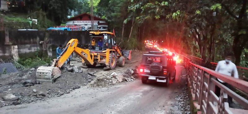 Traffic diverted through Adampool to reach Gangtok from Ranipool for 7th mile road repair work
