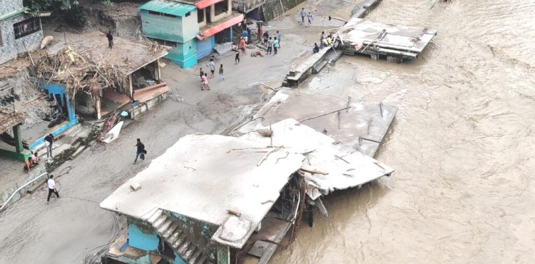 Teesta Bazaar vulnerable to future water surges as riverbed rise after GLOF