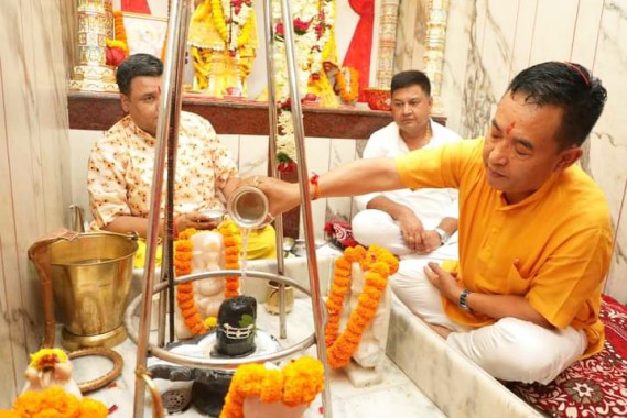 CM offers prayers at Pahari Mata Mandir - Sikkimexpress