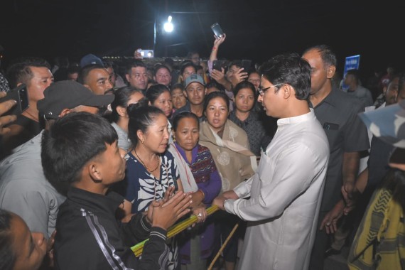 Bista reaches out to landslide victims 