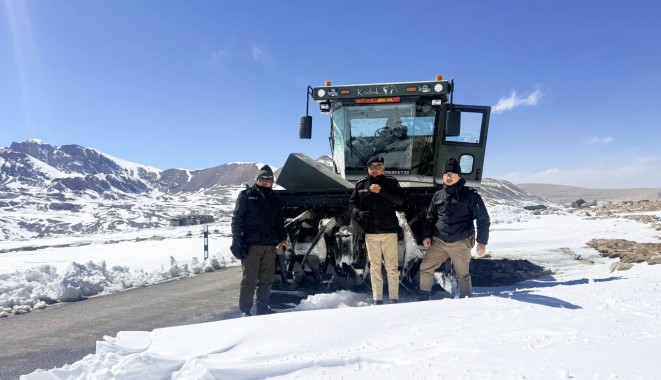 Tourist vehicles stranded in Lachen; road clearance possible today 