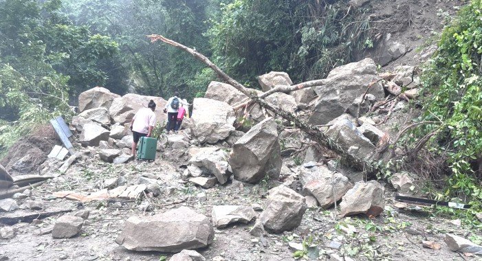 Heavy rain triggers landslides in Darjeeling hills; roads to Sikkim, Kalimpong hit