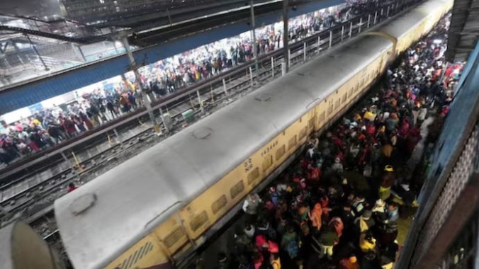 18 killed as Mahakumbh rush leads to stampede at New Delhi Railway Station 