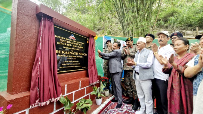 Defence minister virtually inaugurates Singtam-Dikchu road