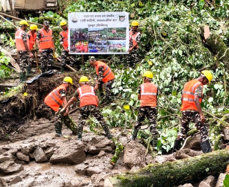 Landslide disrupts Pelling-Yuksomroad