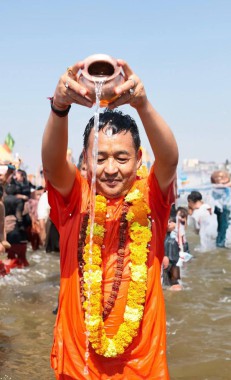 Chief Minister takes holy dip at TriveniSangam during Mahakumbh