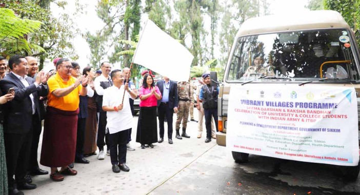 CM flags-off Seema Darshan tour of students to Nathu La