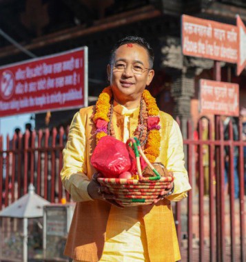 CM visits sacred temples in Nepal, offer prayers for Sikkim