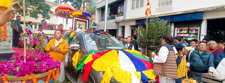 Kyabje Soktse Rinpoche’s mortal remains received with reverence in Geyzing