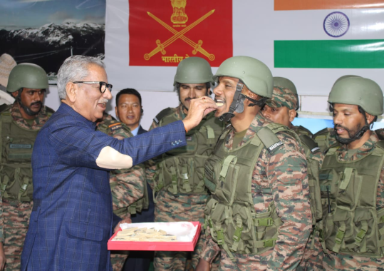 Governor visits Doklam, interacts with Army personnel