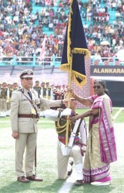 Droupadi Murmu confers President’s Police Colour on Sikkim Police