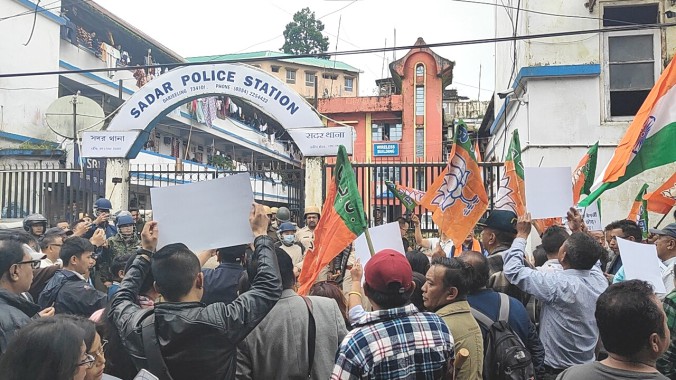 BJP gheraos Darjeeling police station, demands Mamata’s resignation over alleged rape-murder of Kolkata doctor