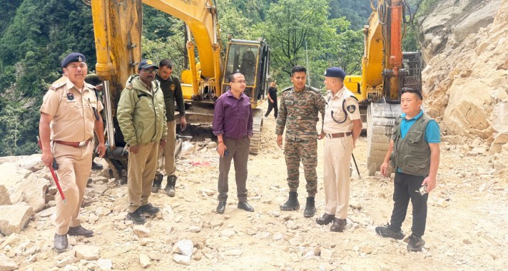 Chungthang SDM inspects road restoration work at Tarum Chu
