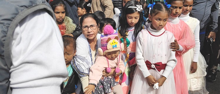 Mamata celebrates Children’s Day with Darjeeling kids at Chowrasta