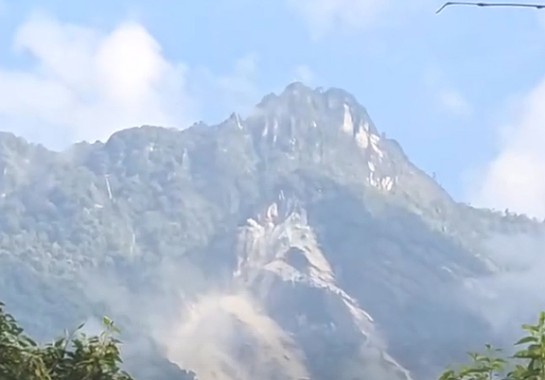 Landslide occurred on opposite hillside; pose no direct threat to Bhaleydhunga Skywalk project