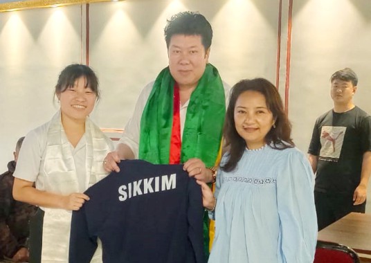 Sikkim team heads to Dehradhun for ice hocking training