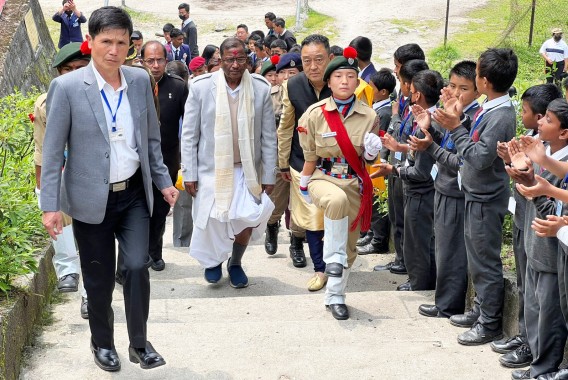 Governor visits Hee-Gyathang, Singhik schools