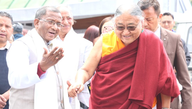 Sakya Gongma Trichen Dorji Chang Rinpoche meets Governor