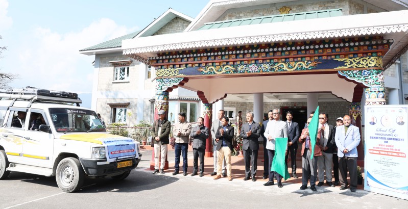 Governor flags-off Sikkim contingent for Viksit Bharat Young Leaders Dialogue 2025