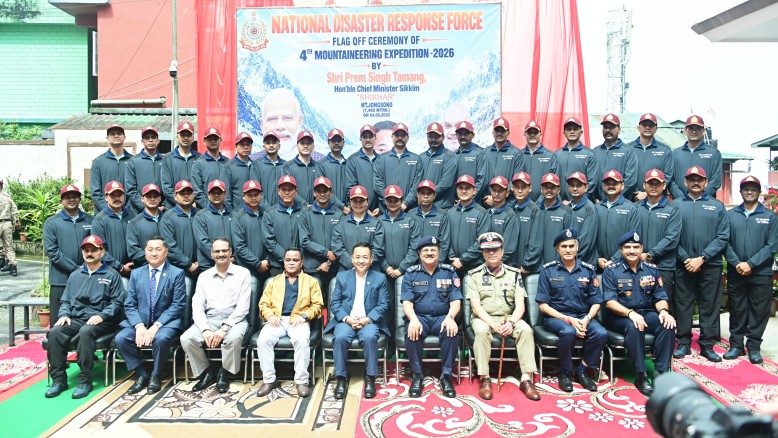 CM flags off NDRF’s 4th Mountaineering Expedition ‘Shikhar’ to Mt Jongsong